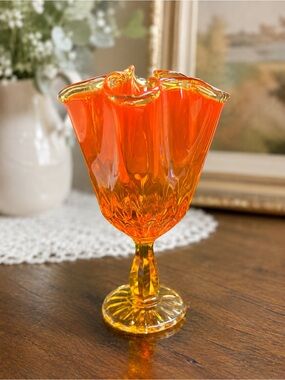 Vintage Fenton Amberina Thumbprint Swung Handkerchief Pedestal Vase 7”